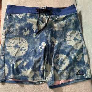 Reef Blue Tie-Dye Swim Shorts 
Men’s 
T3